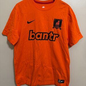 Nike AFC Richmond Bantr Soccer Ted Lasso T-Shirt FB9975-819 Mens L NEW RARE